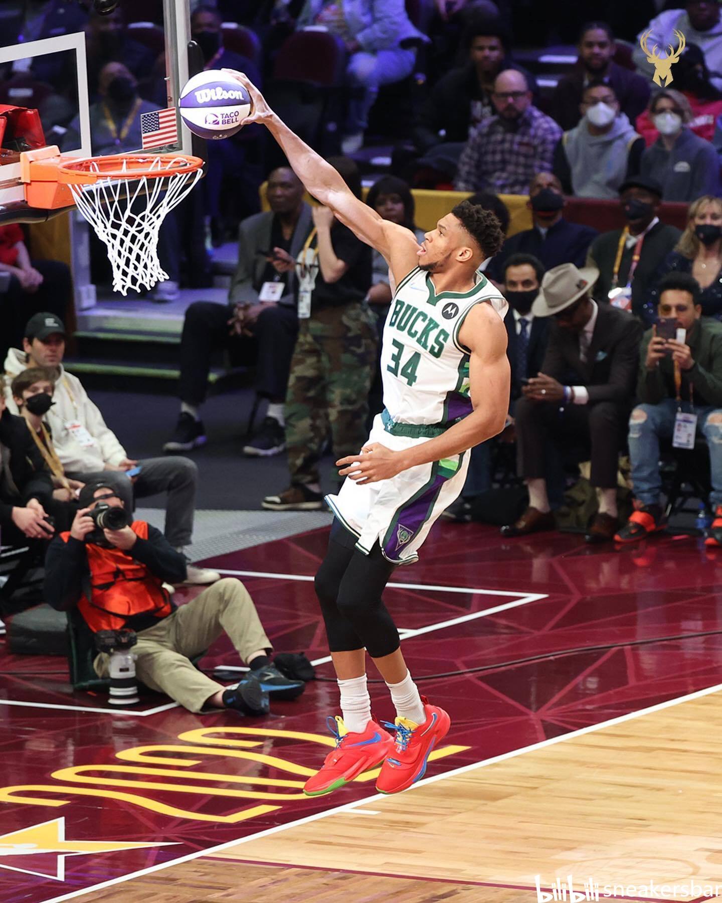 法兰克福主帅：因头球输比赛令人懊恼，遗憾上半场没进第二球（法兰克福主帅：头球失守令人懊恼，遗憾半场未能再下一城）