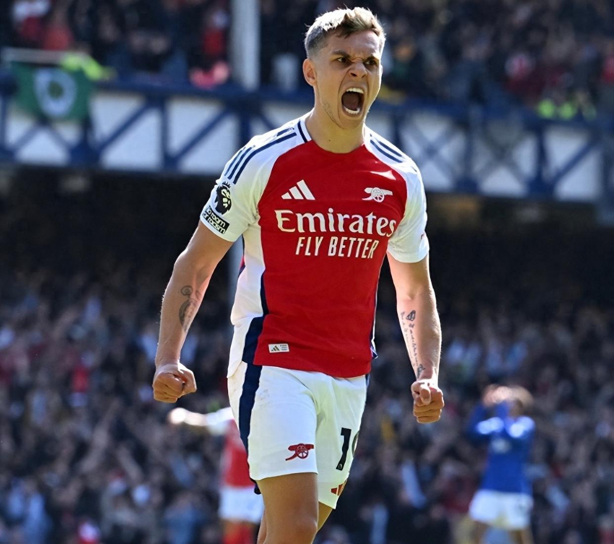 卫报：道曼全家都是阿森纳球迷，因此坚定选择加盟阿森纳青训（卫报：因全家皆为阿森纳拥趸，道曼果断投身阿森纳青训营）