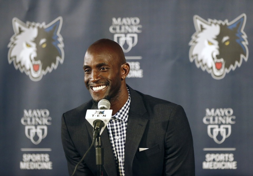 北京首钢队1胜3负，许利民谈奥莫特问题，同曦队主教练下课（北京首钢开局1胜3负，许利民回应奥莫特风波，同曦主帅宣布下课）