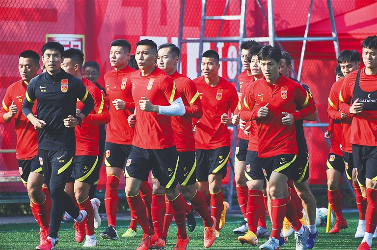 篮球火箭球队进攻端出现默契配合（火箭队进攻端打出默契联动）