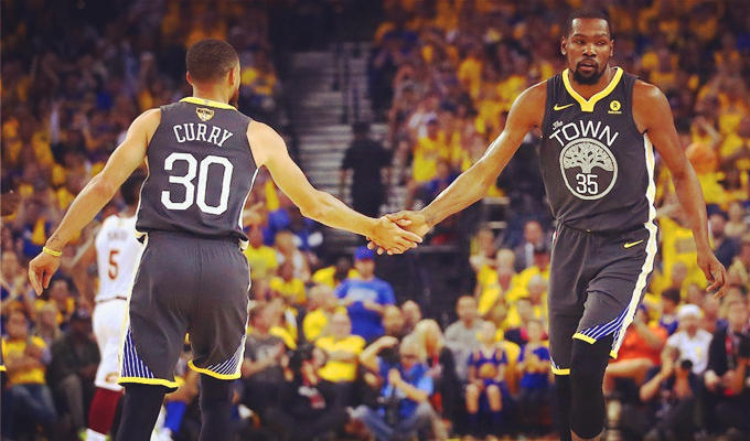 缺兵少将的上海海港，是中超唯一没有输给柔佛新山的球队（人手紧张的上海海港成中超唯一未负柔佛新山的球队）