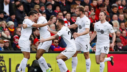 吉尔摩社媒晒照：手术成功，康复之路开始（吉尔摩在社媒晒照：手术顺利，开启康复之旅）