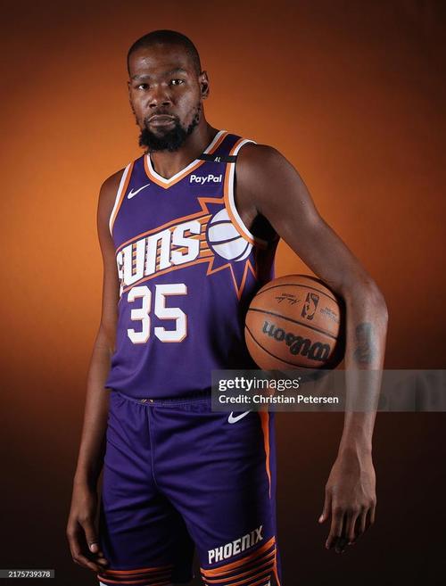 2025中足联颁奖会：国安前锋法比奥获中超最佳射手奖（中足联2025颁奖典礼：国安前锋法比奥荣膺中超金靴）