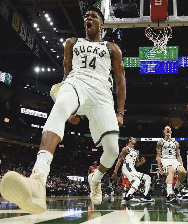 🎮DK 2-2 T1：Peyz泽丽再献完美发挥，T1速推拖入决胜局（DK与T1战成2-2：Peyz泽丽再度神勇，T1速推逼入决胜局）