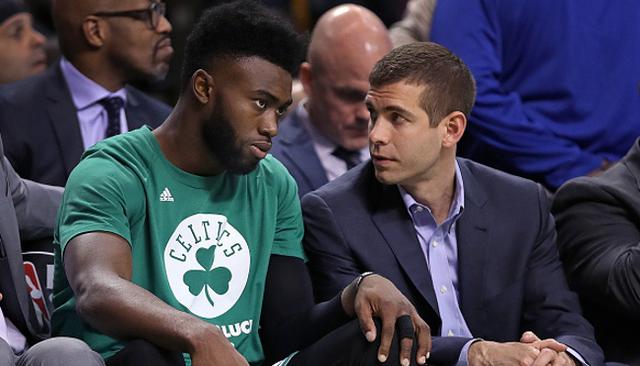 库里赛前训练身穿哈登10代球鞋（库里赛前热身上脚哈登10代球鞋）